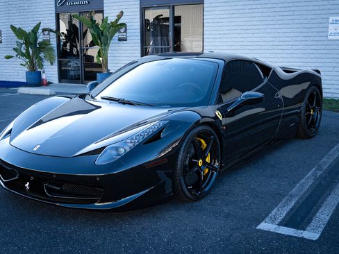 Used 2011 Ferrari 458 Italia Coupe image 2