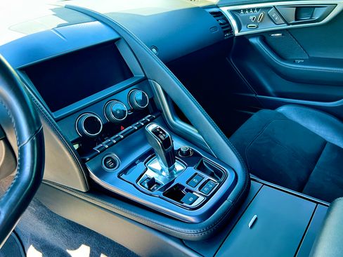 Used 2020 Jaguar F-TYPE Coupe image 15