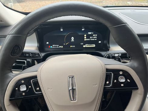 Used 2021 Lincoln Aviator AWD w/ Elements Package image 2