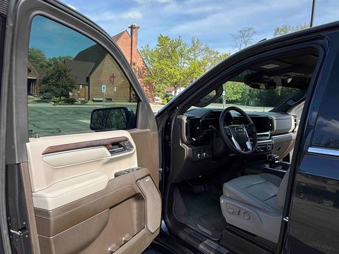Used 2023 GMC Sierra 1500 SLT w/ SLT Premium Plus Package AWD/4WD image 11