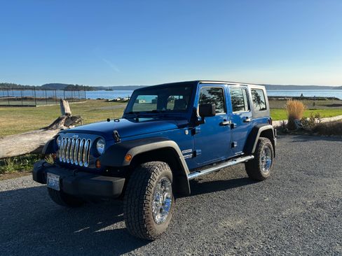Used 2010 Jeep Wrangler Unlimited Sport image 1
