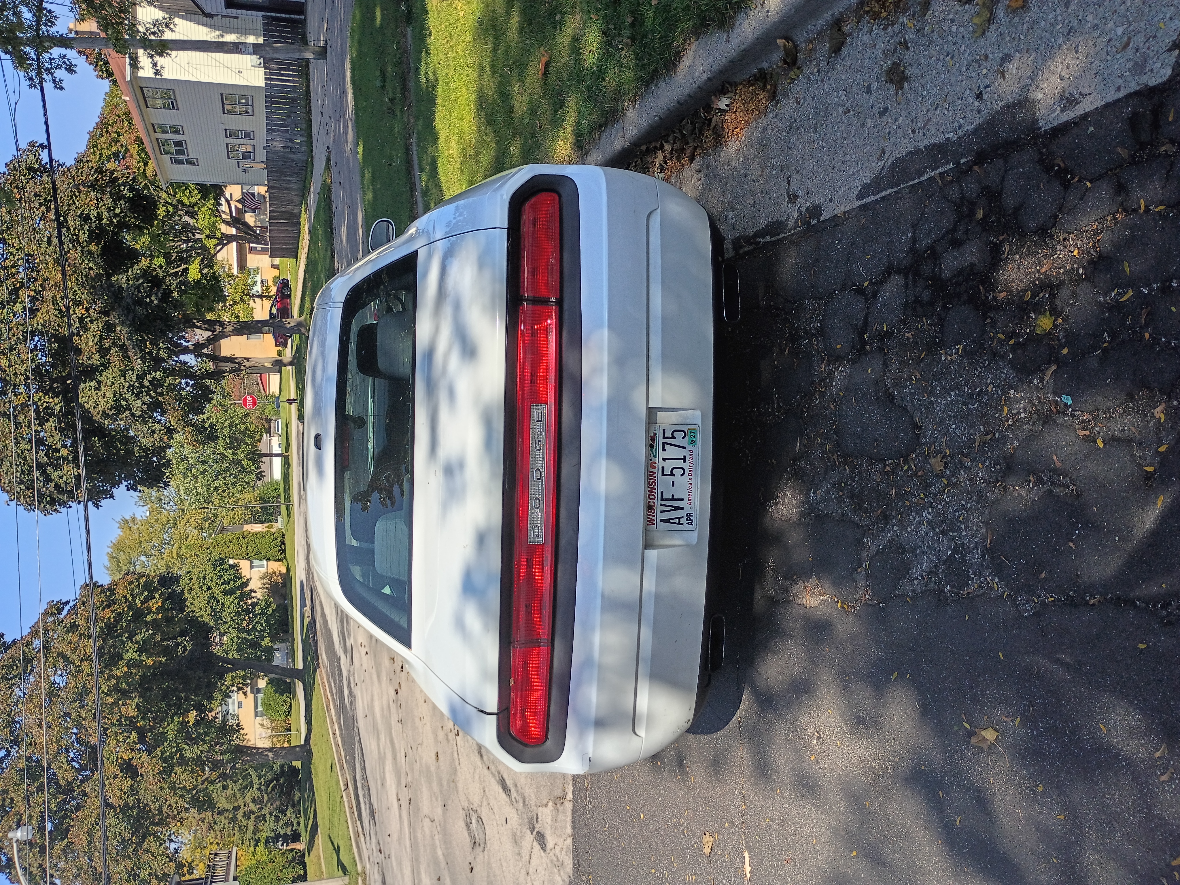 Used 2012 Dodge Challenger SXT RWD image 4