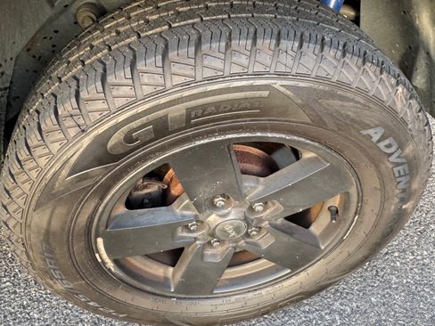 Used 2008 Jeep Commander Sport image 6