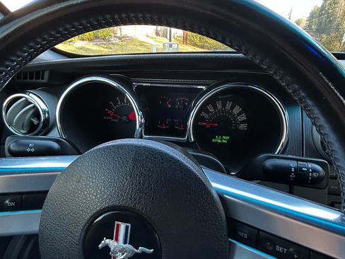 Used 2006 Ford Mustang GT Premium image 11