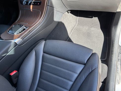 Used 2021 Mercedes-Benz GLC 300 4MATIC image 11