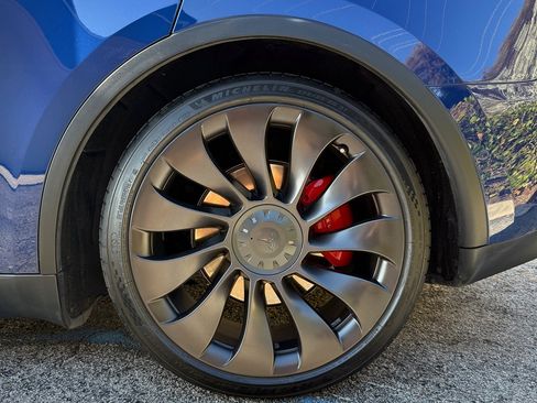 Used 2021 Tesla Model Y Performance image 22