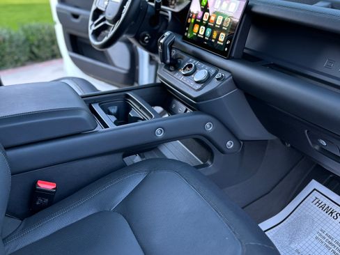 Used 2023 Land Rover Defender 130 X-Dynamic SE image 19