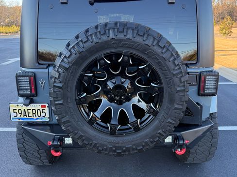 Used 2015 Jeep Wrangler Unlimited Sahara w/ Connectivity Group image 5