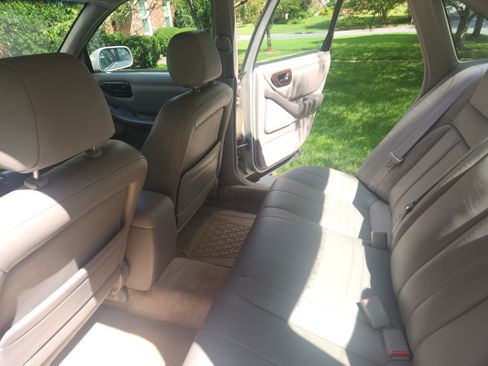 Used 1999 Toyota Avalon XLS FWD image 9