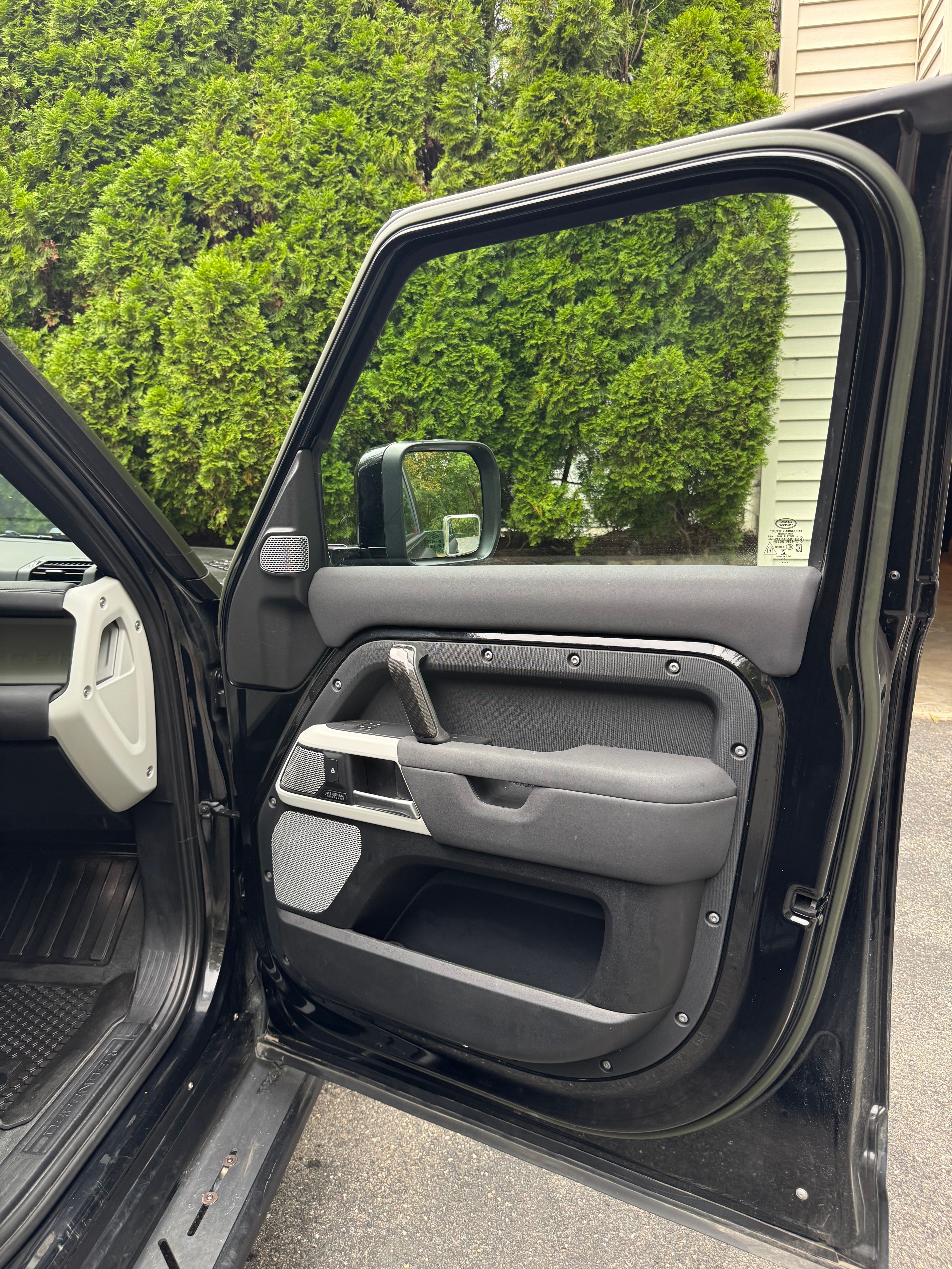 Used 2023 Land Rover Defender 130 SE AWD/4WD image 19