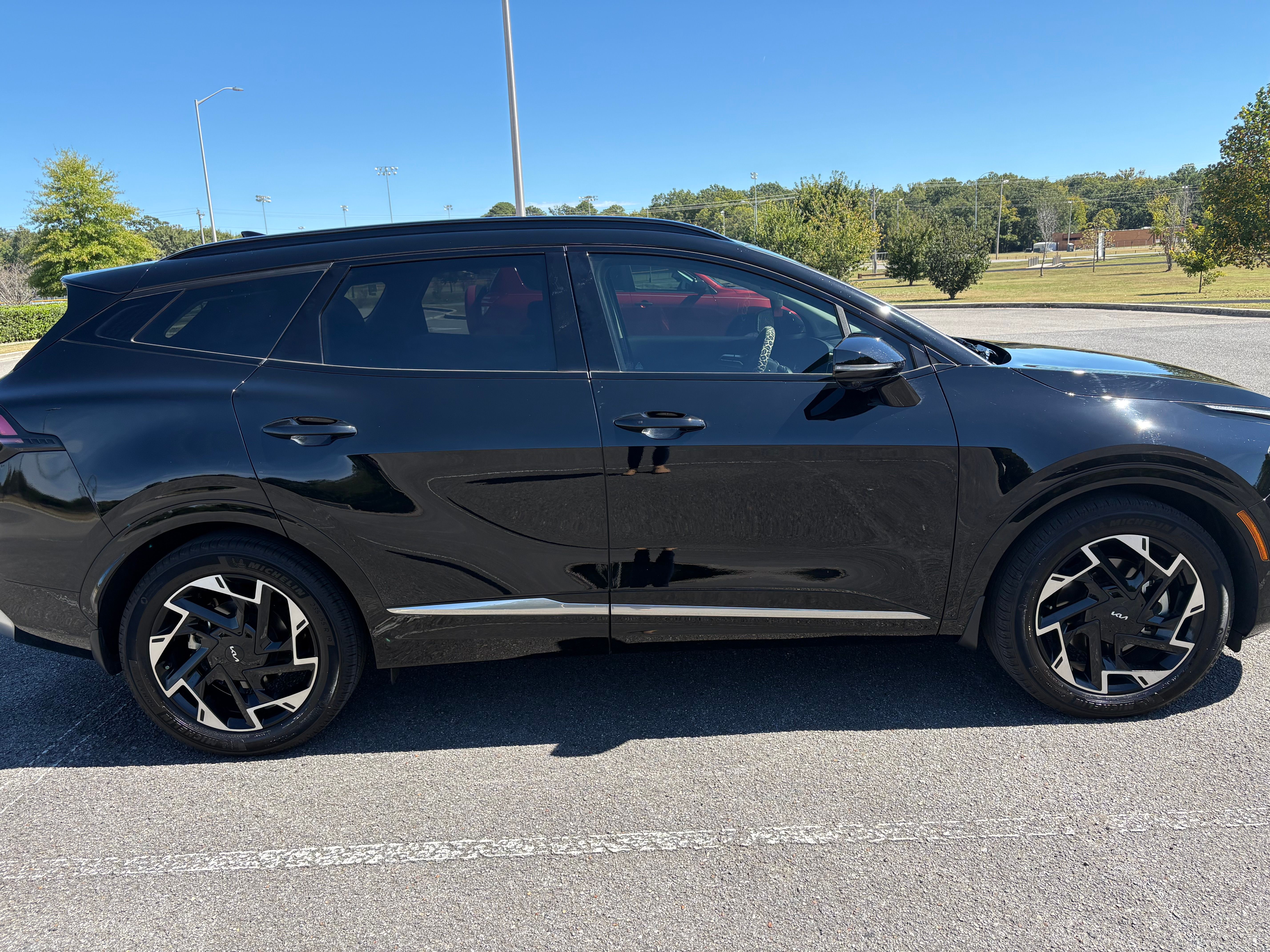 Used 2025 Kia Sportage SX FWD image 2