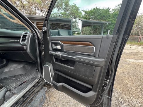 Used 2022 RAM 5500 Laramie AWD/4WD image 32