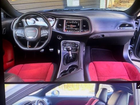 Used 2022 Dodge Challenger R/T Scat Pack RWD image 10