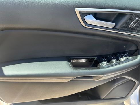 Used 2019 Ford Edge SEL w/ Equipment Group 201A FWD image 11