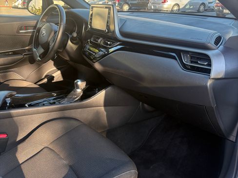 Used 2019 Toyota C-HR XLE FWD image 16