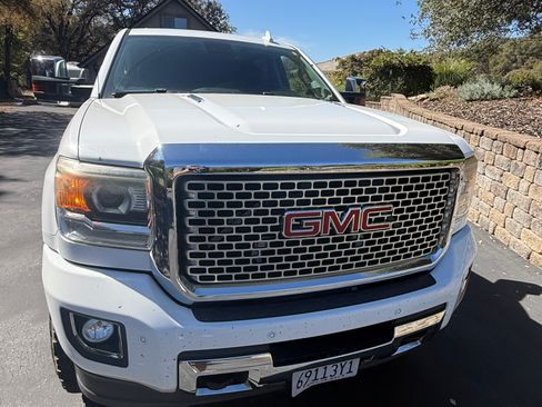 Used 2016 GMC Sierra 3500 Denali w/ Duramax Plus Package AWD/4WD image 10