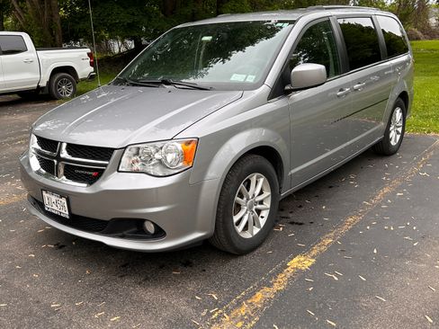 Used 2020 Dodge Grand Caravan SXT FWD image 1