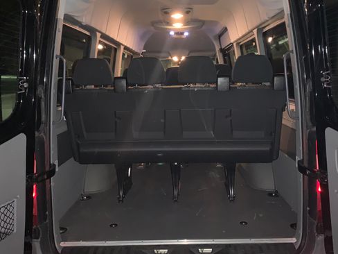 Used 2015 Freightliner Sprinter 2500 image 11
