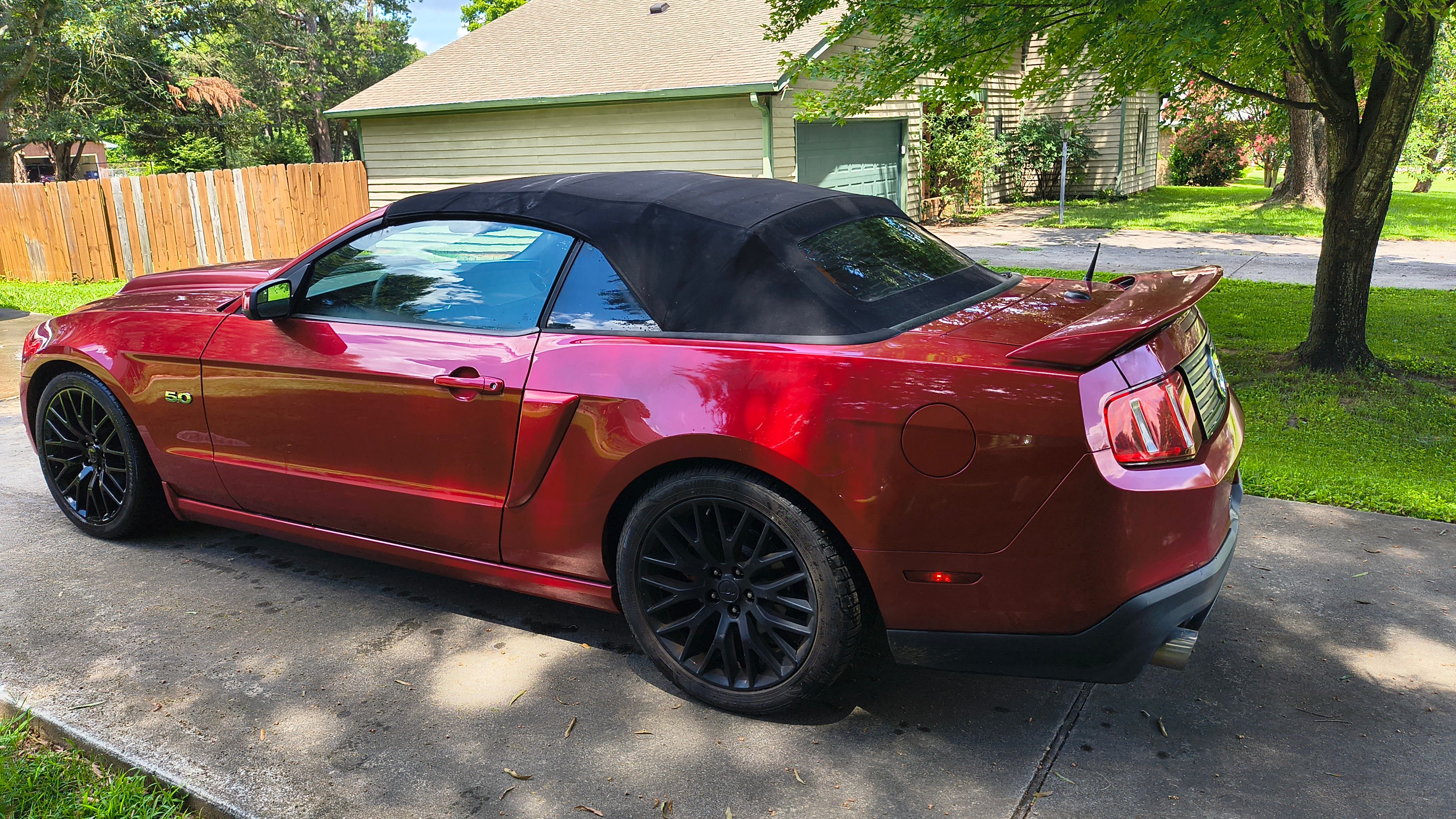 Used 2011 Ford Mustang GT Premium RWD image 5
