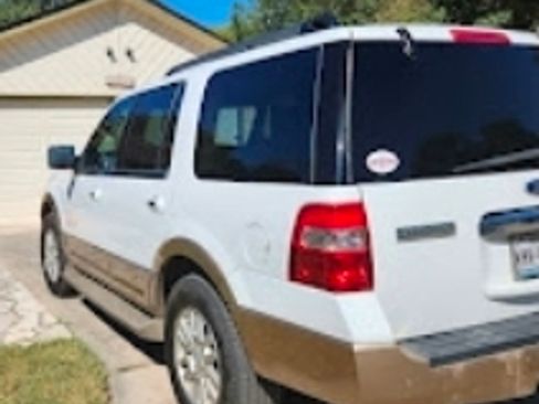Used 2012 Ford Expedition XLT image 2