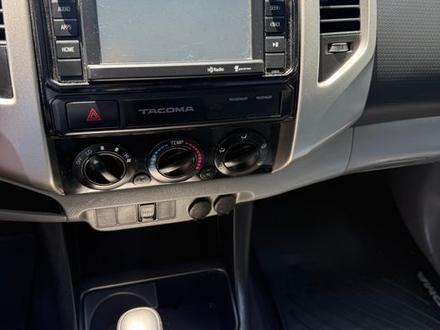 Used 2015 Toyota Tacoma 2WD Access Cab w/ SR5 Package image 12