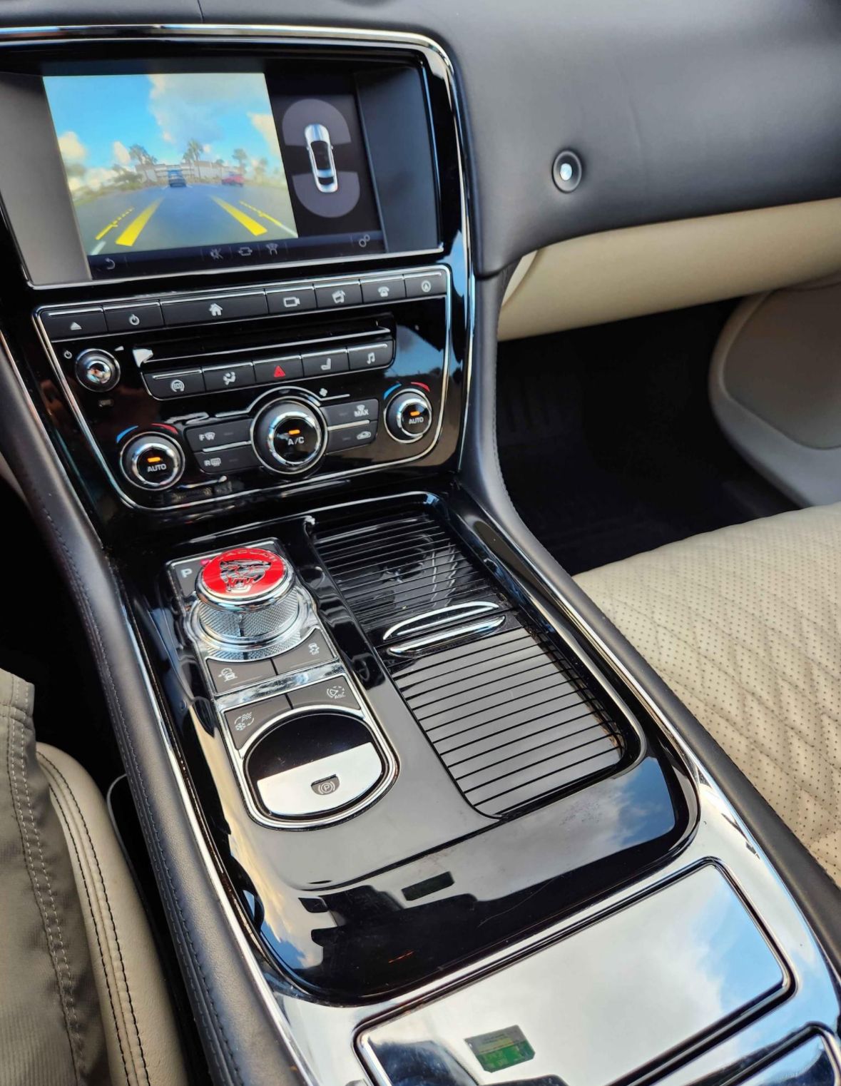 Used 2017 Jaguar XJ L Portfolio AWD/4WD image 22