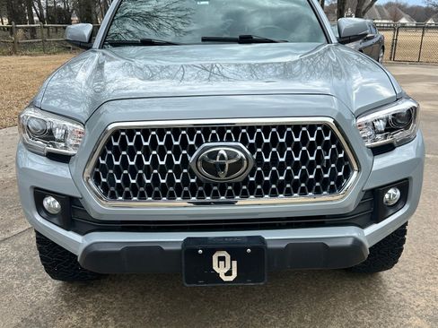Used 2018 Toyota Tacoma TRD Off-Road w/ Technology Package image 5