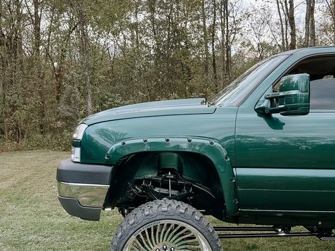 Used 2004 Chevrolet Silverado 2500 W/T w/ Skid Plate Package AWD/4WD image 8