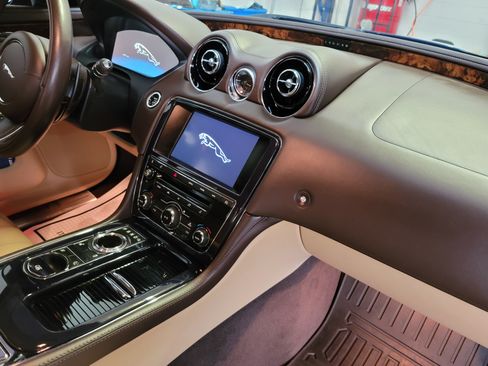 Used 2013 Jaguar XJ AWD image 2