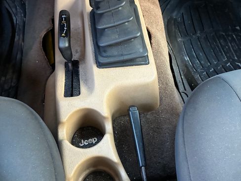 Used 2000 Jeep Wrangler Sport image 4