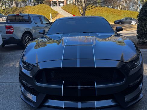 Used 2017 Ford Mustang Shelby GT350 image 1