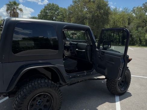 Used 2004 Jeep Wrangler Rubicon w/ Dual Top Group AWD/4WD image 12