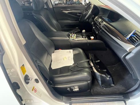 Used 2015 Lexus LS 460 w/ Comfort Package RWD image 3