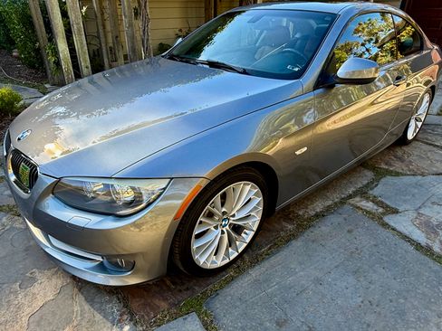 Used 2011 BMW 335i Coupe image 2