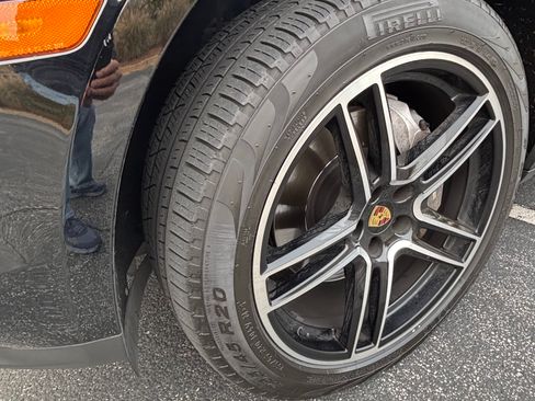 Used 2021 Porsche Macan image 10