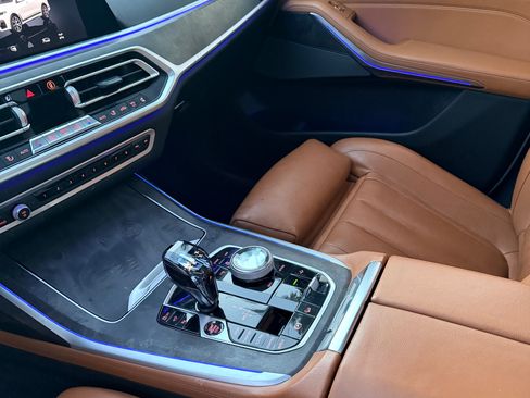 Used 2021 BMW X7 xDrive40i w/ M Sport Package AWD/4WD image 9