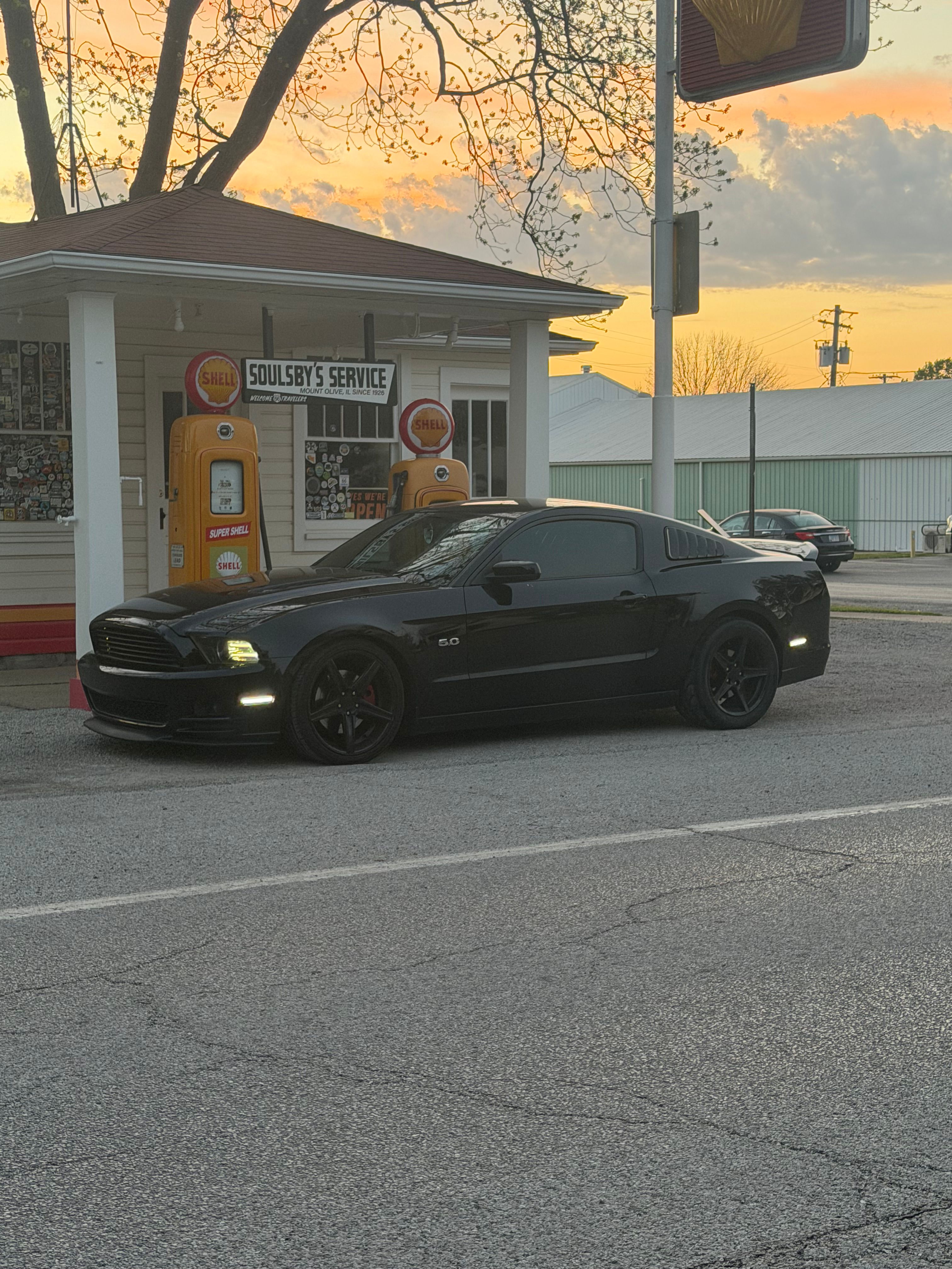Used 2014 Ford Mustang GT Premium RWD image 1