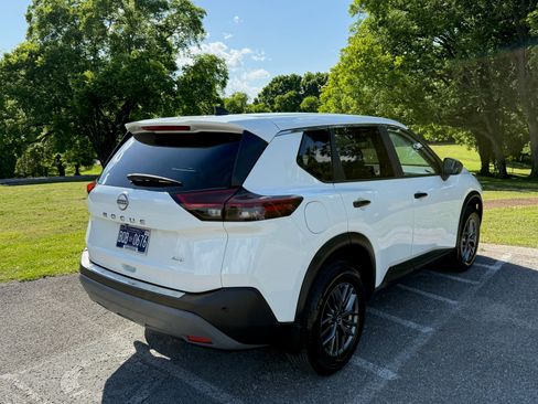 Used 2023 Nissan Rogue S AWD/4WD image 30