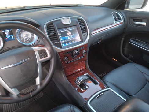 Used 2014 Chrysler 300 RWD image 8
