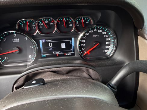 Used 2017 GMC Yukon SLT image 4