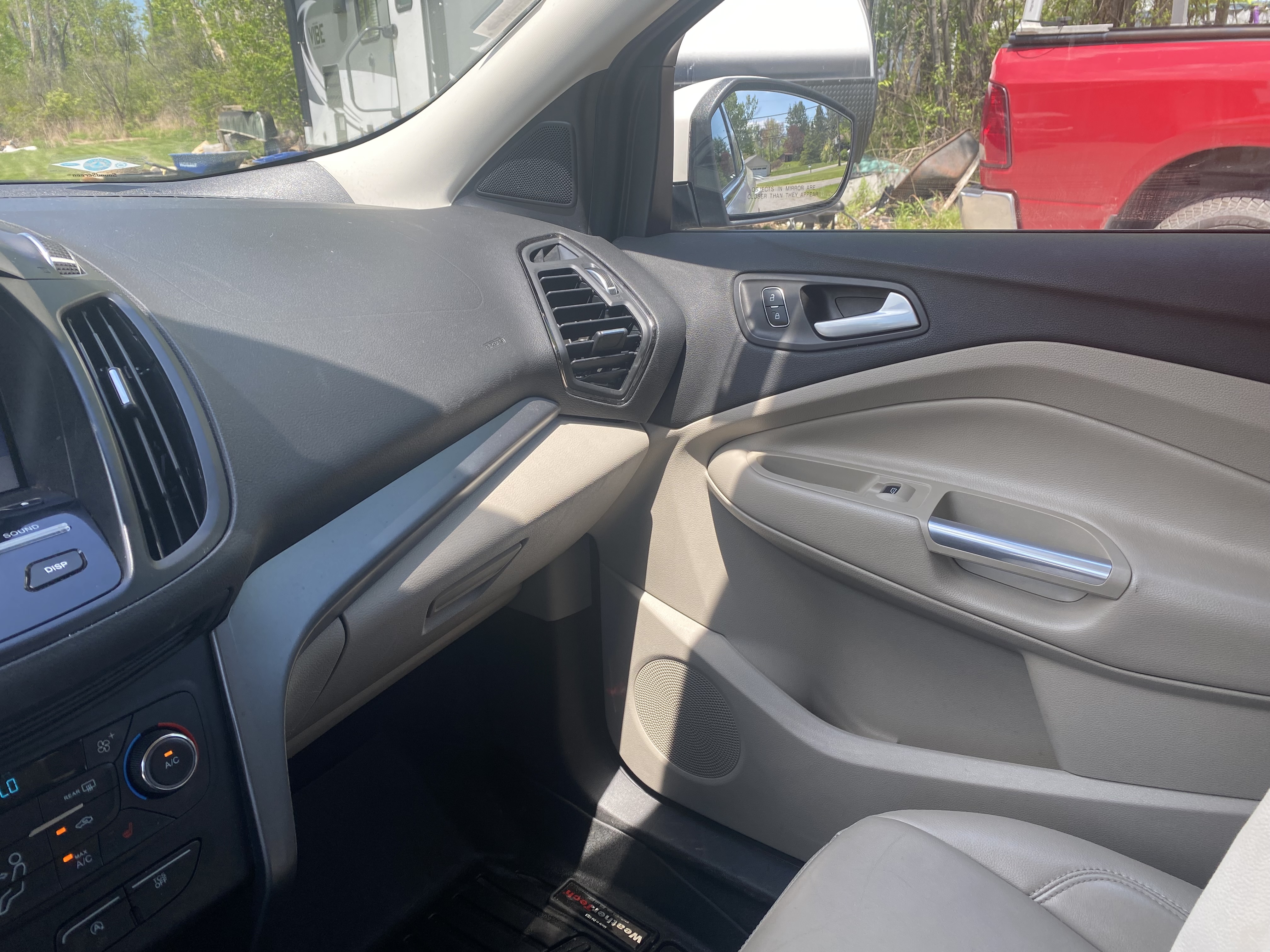 Used 2017 Ford Escape Titanium AWD/4WD image 8
