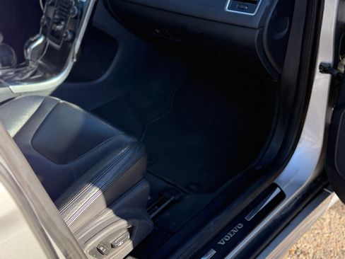 Used 2014 Volvo XC60 T6 image 9