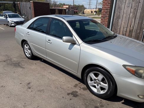 Used 2004 Toyota Camry SE image 9