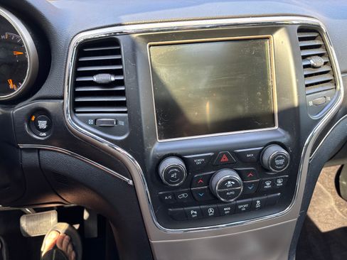 Used 2017 Jeep Grand Cherokee Limited w/ Luxury Group II image 12