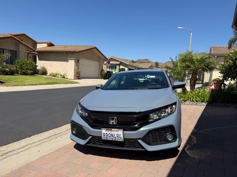 Used 2018 Honda Civic EX-L image 2