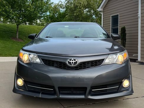 Used 2014 Toyota Camry SE FWD image 4