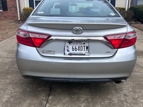 Used 2015 Toyota Camry SE image 4