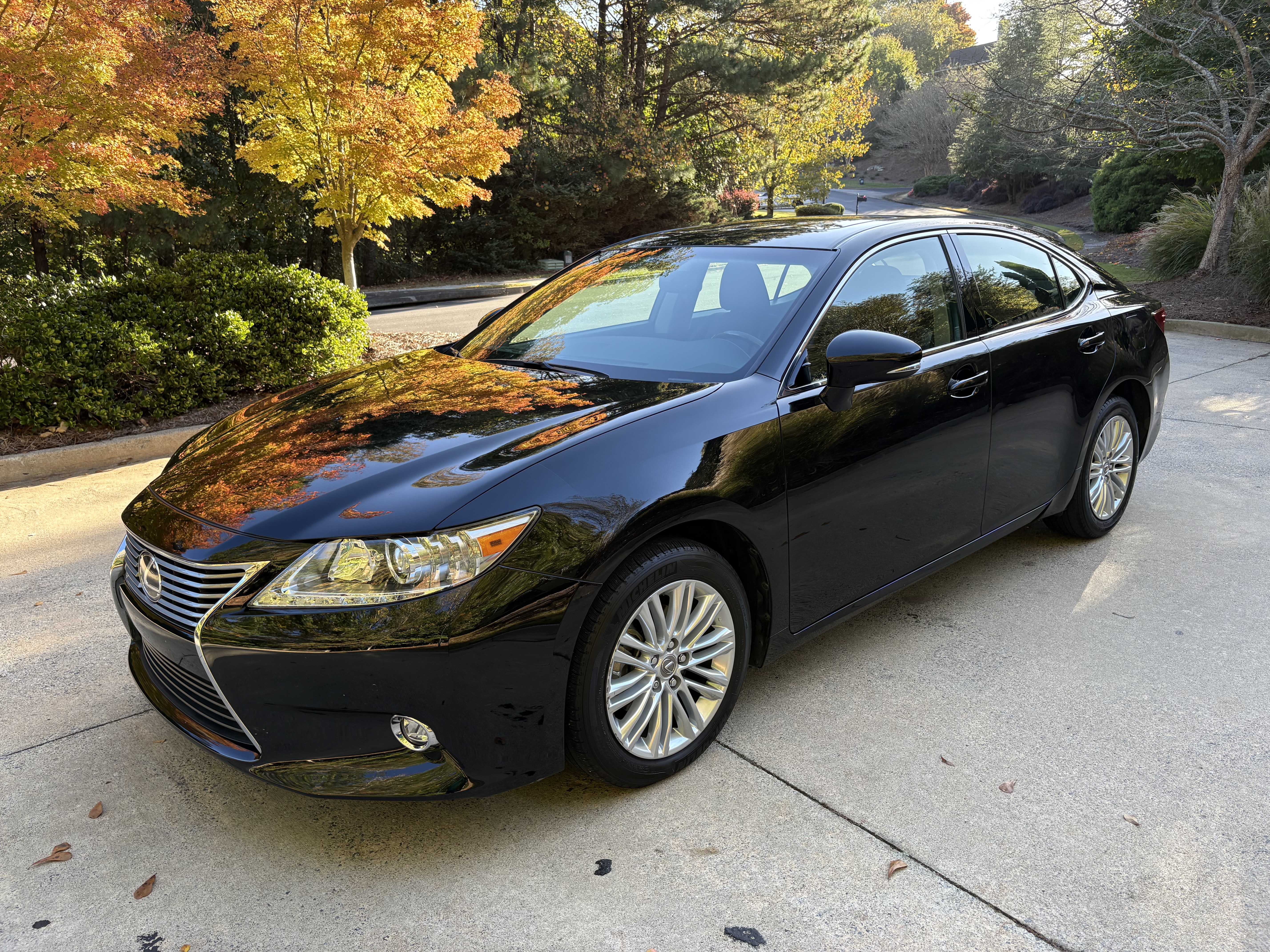Used 2015 Lexus ES 350 w/ Luxury Package FWD image 1