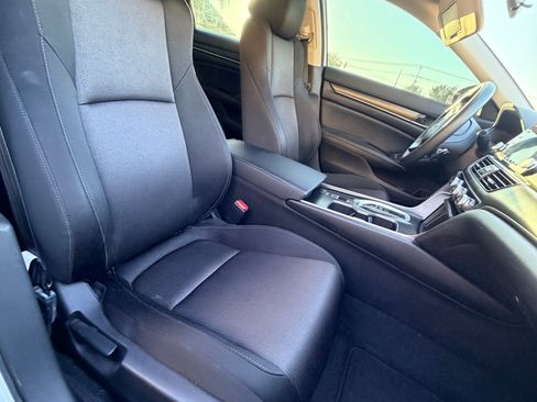 Used 2019 Honda Accord Hybrid image 8