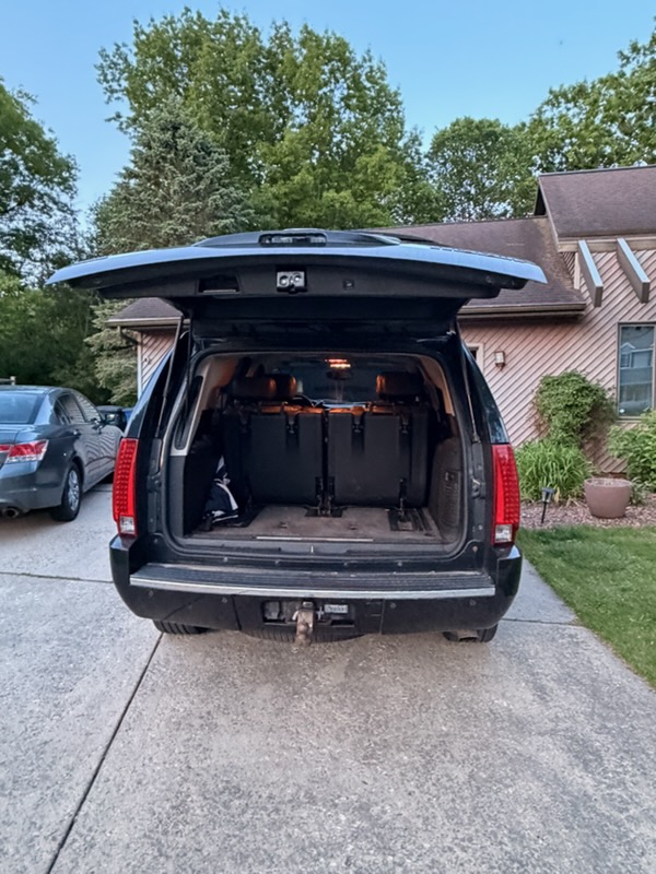 Used 2010 Cadillac Escalade Luxury AWD/4WD image 5